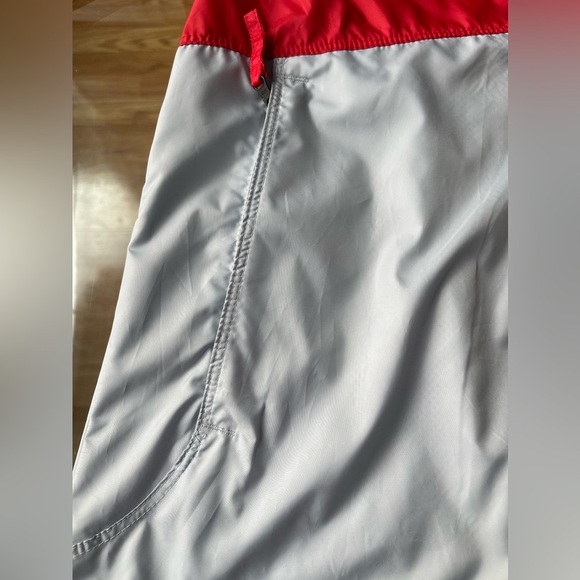 Columbia rain jacket like new! Size small - Picture 4 of 14